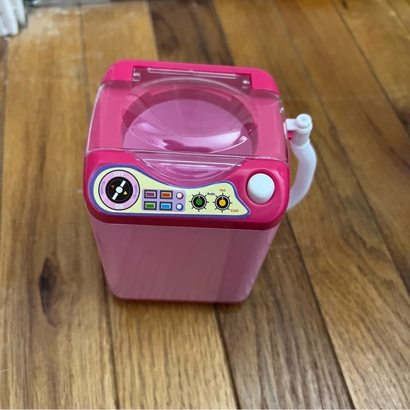 Beauty Blender, Makeup Sponge, & Brushes Washing Machine - Picture 3 of 6